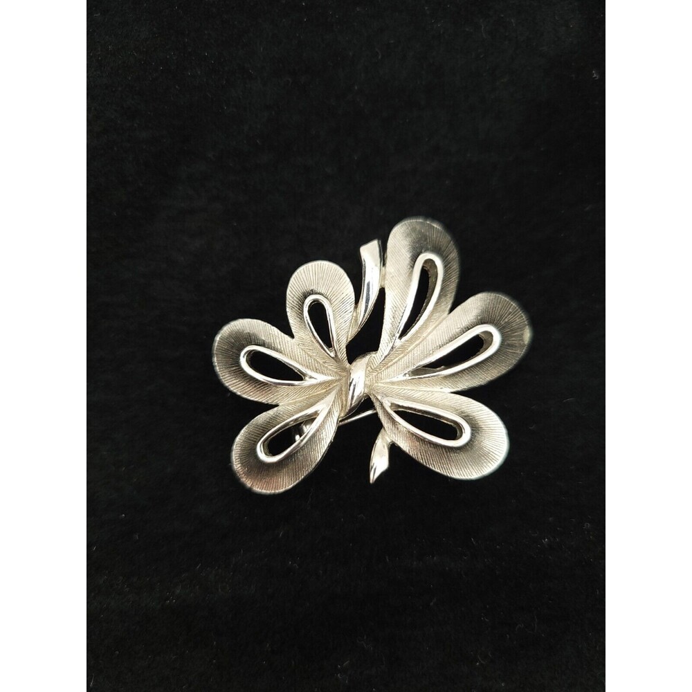 Vintage Jewelry Silver Tone Brooch Pin‎ Bow Shape